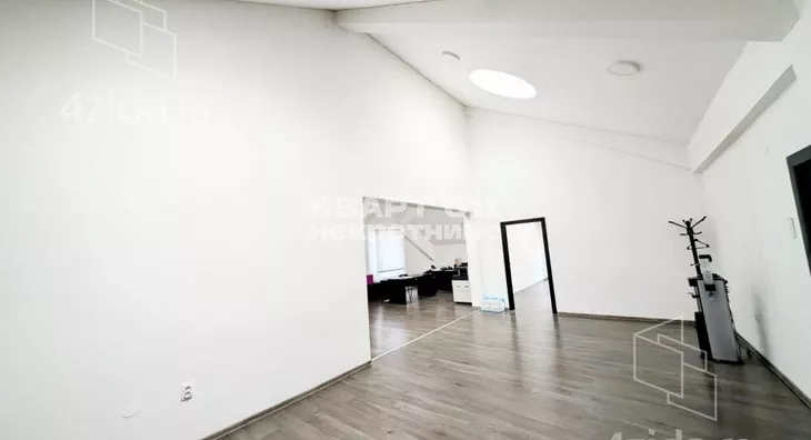 Poslovna zgrada | 4zida