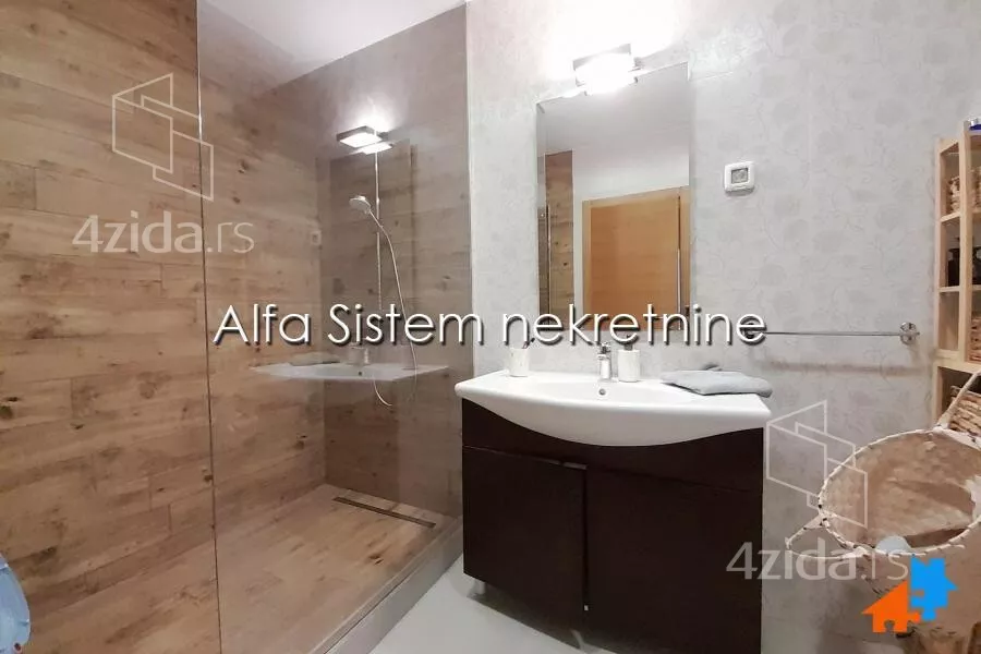 Šestosoban stan | 4zida