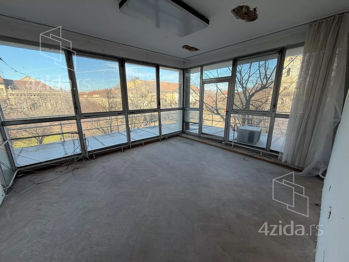 Poslovna zgrada | 4zida