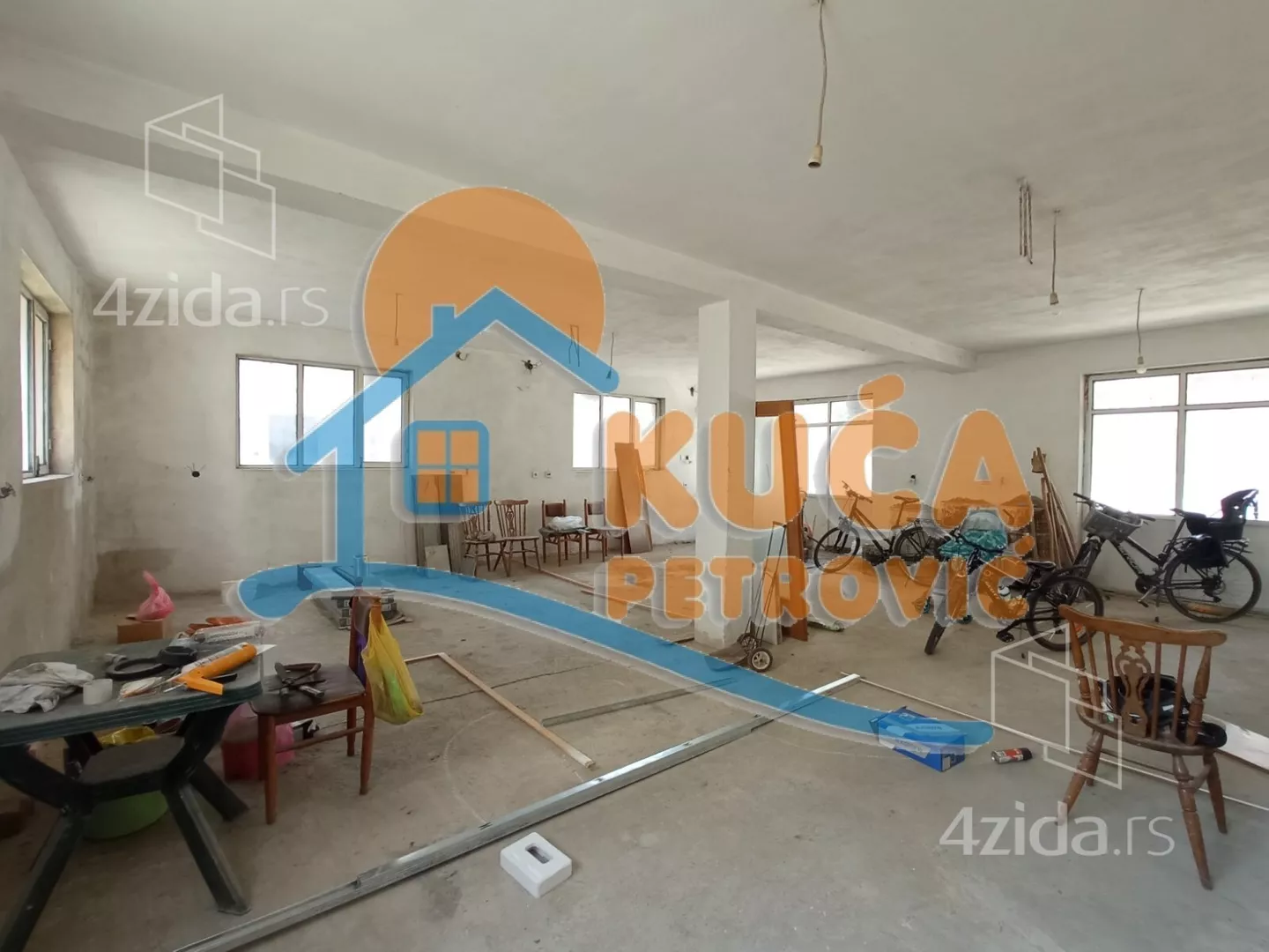 Lokal | 4zida
