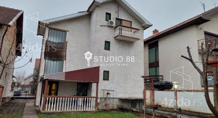 3-etažna kuća | 4zida