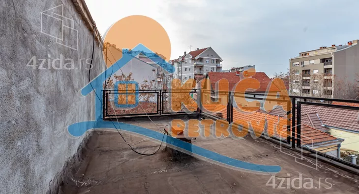 Troiposoban stan | 4zida