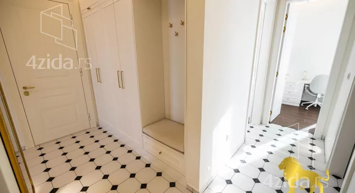 Petosoban stan | 4zida