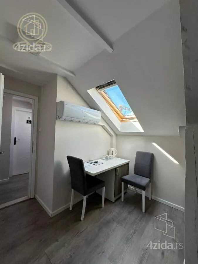 Poslovna zgrada | 4zida