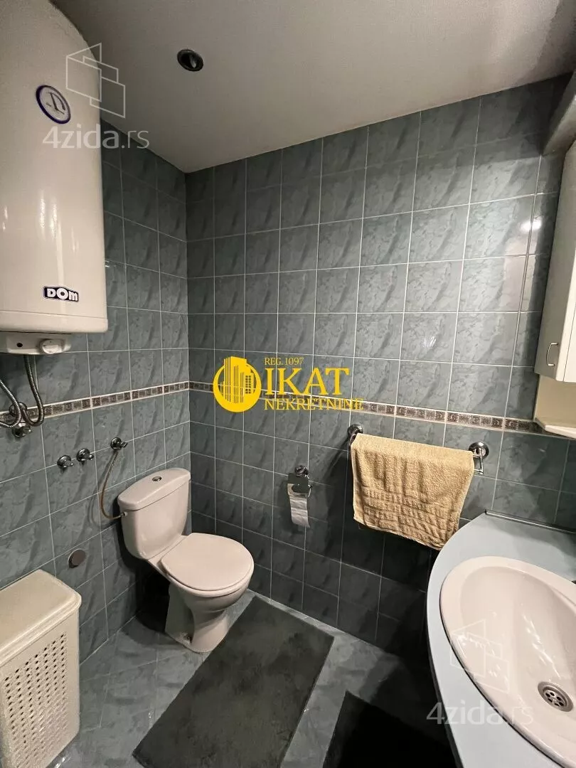 Šestosoban stan | 4zida