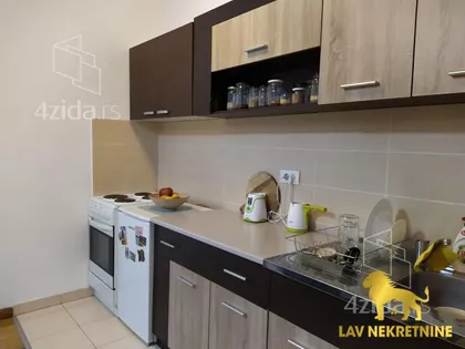 LAZE NANČIĆA | 4zida.rs