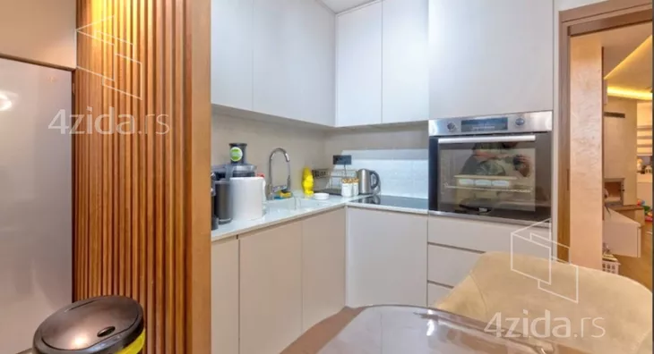 Šestosoban stan | 4zida