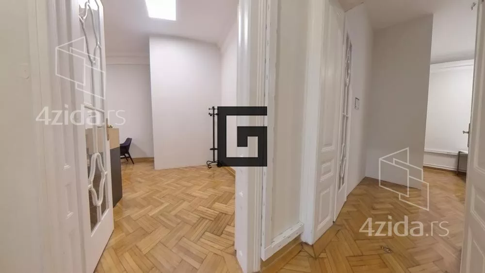 Šestoiposoban stan | 4zida