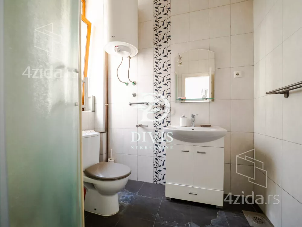 Četvoroiposoban stan | 4zida