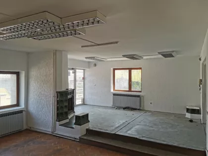 50 m2 prodajni + 250  m2 magacinski | 4zida.rs