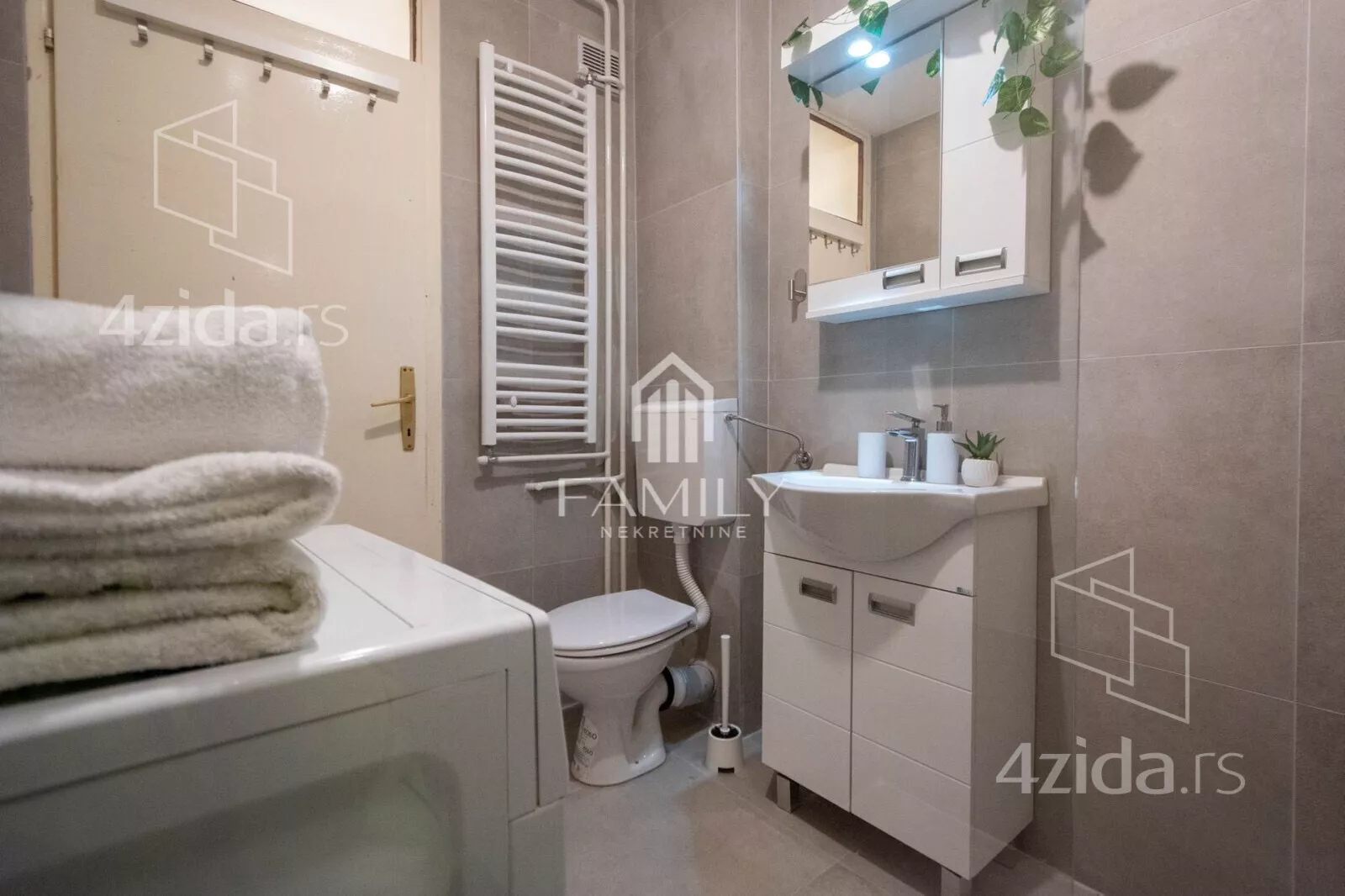 Jednoiposoban stan | 4zida