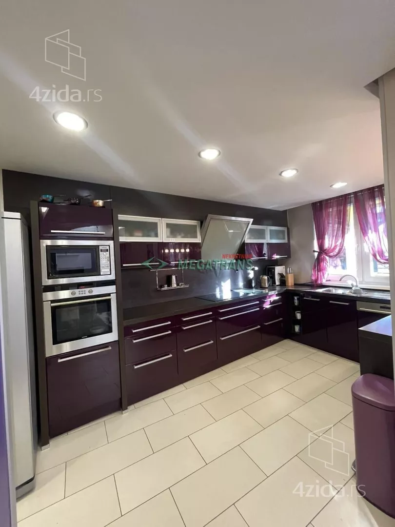 Šestosoban stan | 4zida