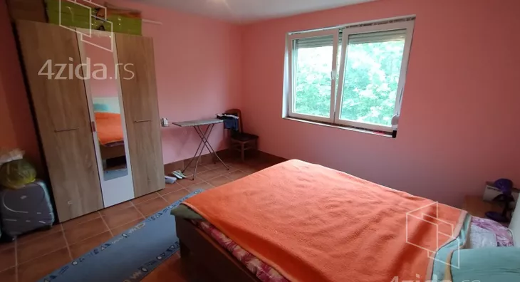 Četvoroiposoban stan | 4zida
