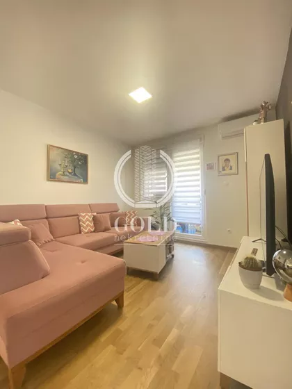 Marije Bursać | 4zida.rs