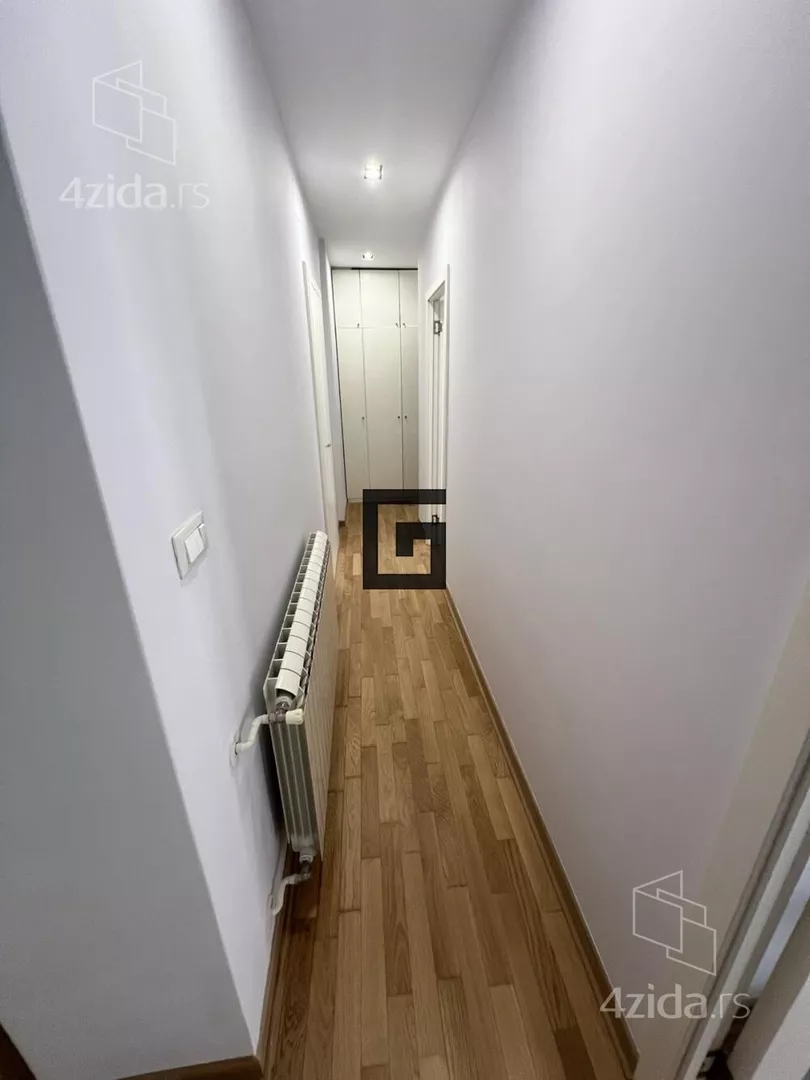 Četvoroiposoban stan | 4zida