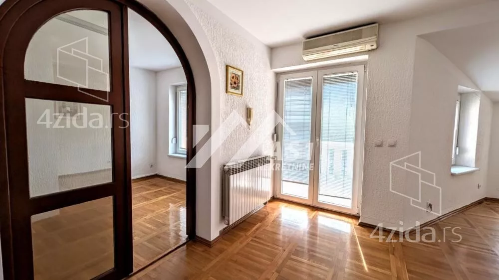 Poslovna zgrada | 4zida