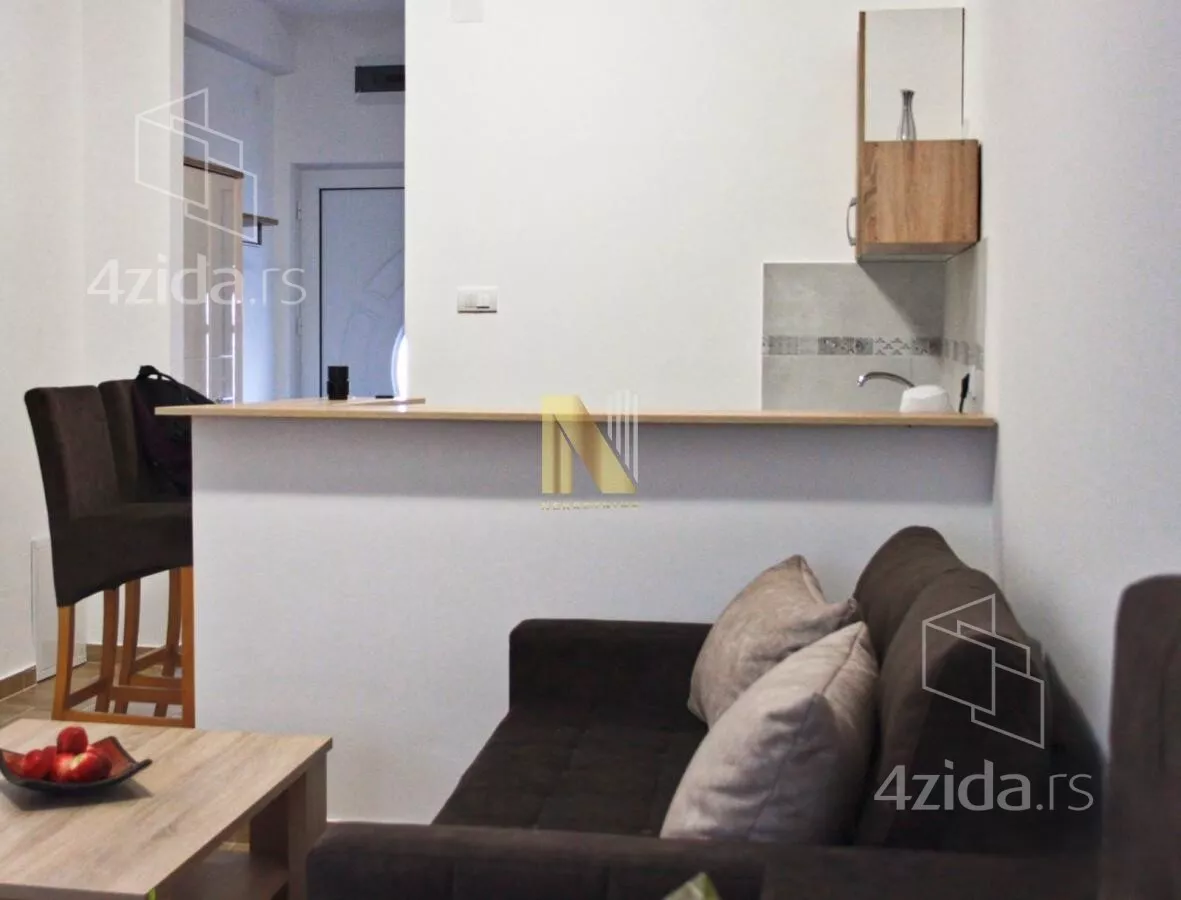 Poslovna zgrada | 4zida