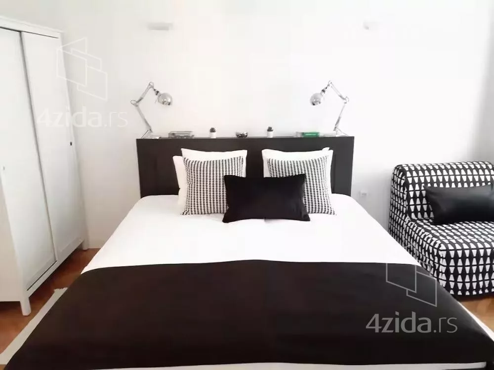 Četvoroiposoban stan | 4zida