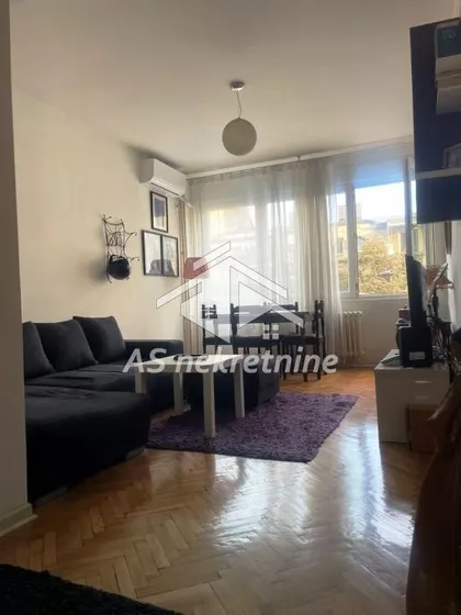 Pravni fakultet - Vračar | 4zida.rs