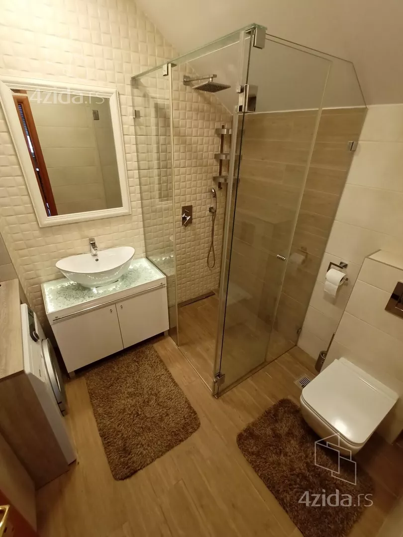 Četvoroiposoban stan | 4zida