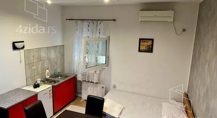 Poslovna zgrada | 4zida