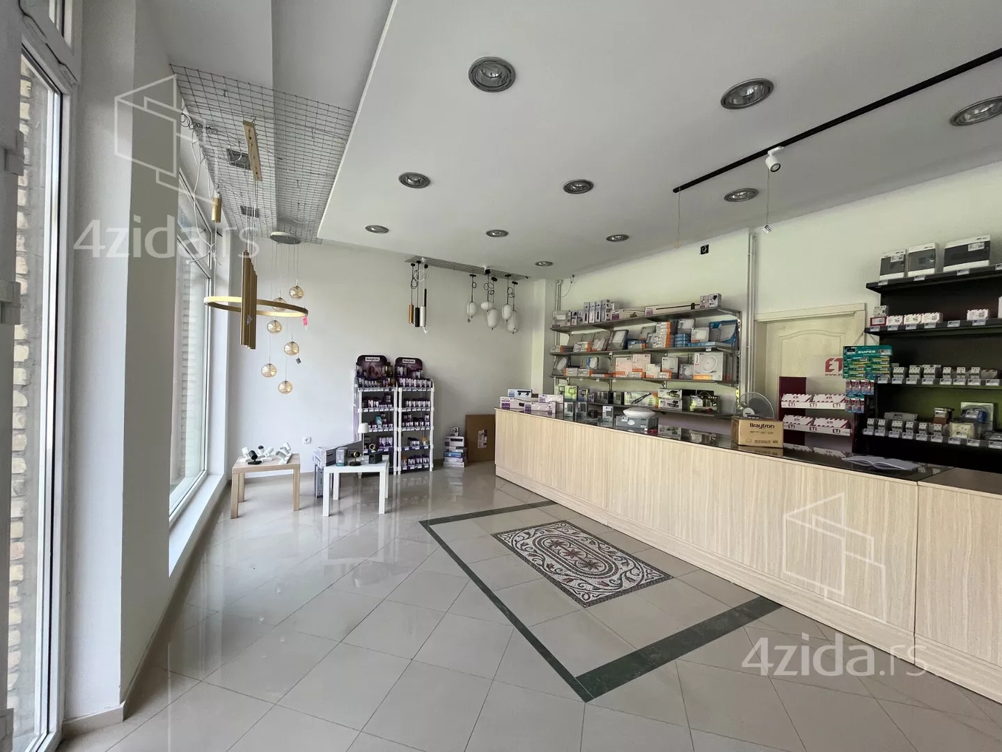 Lokal | 4zida