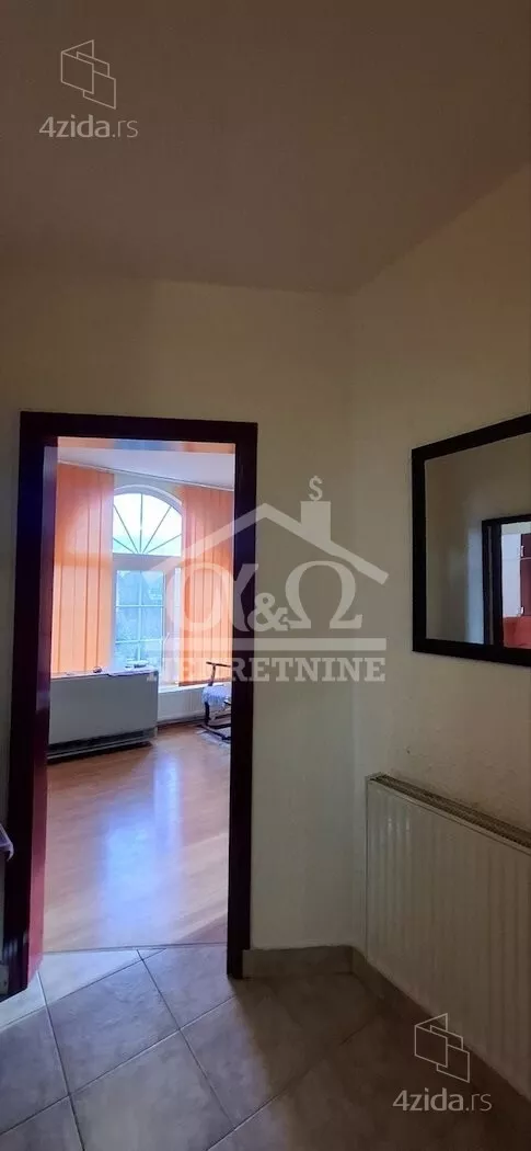 Poslovna zgrada | 4zida