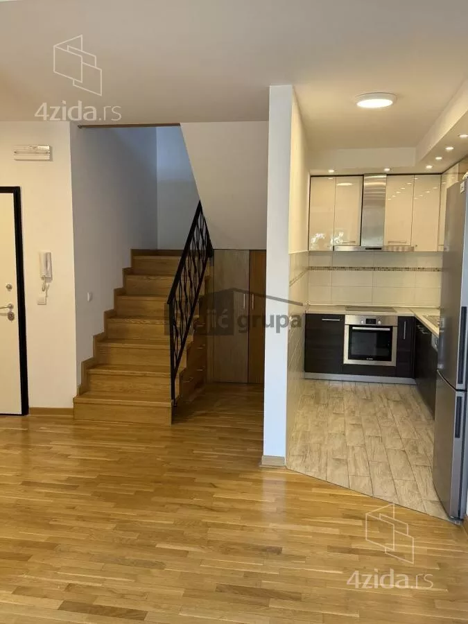 Petosoban stan | 4zida