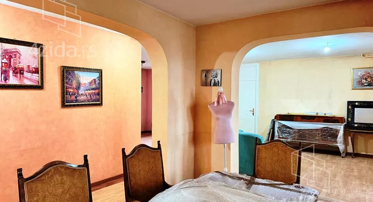 Petosoban stan | 4zida