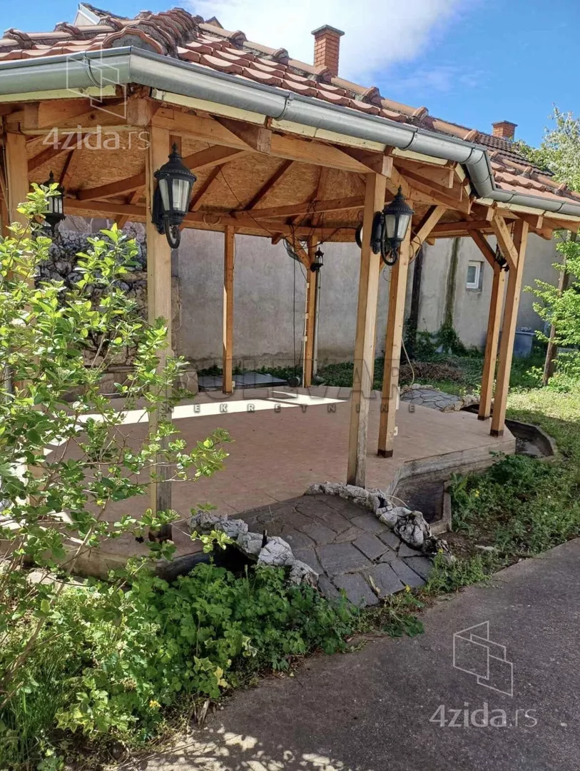 Troiposoban stan | 4zida