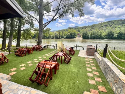 Okolne lokacije | 4zida.rs