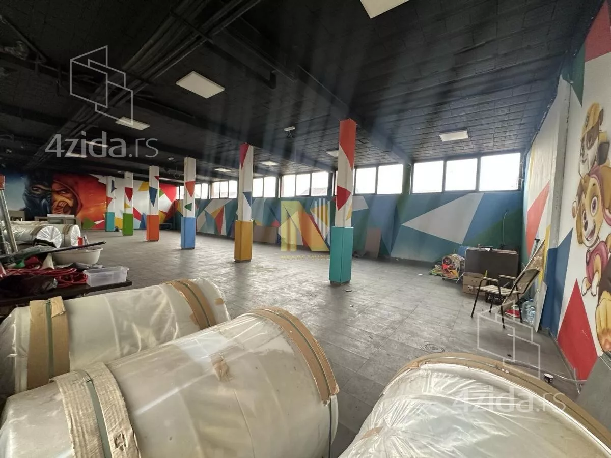 Poslovna zgrada | 4zida