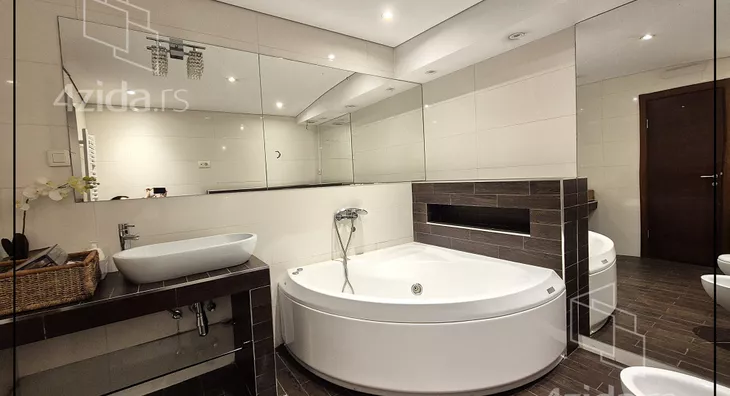 Petosoban stan | 4zida