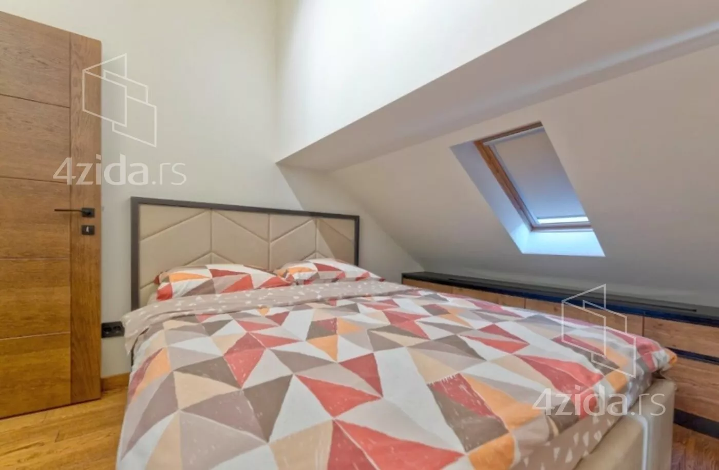 Šestosoban stan | 4zida