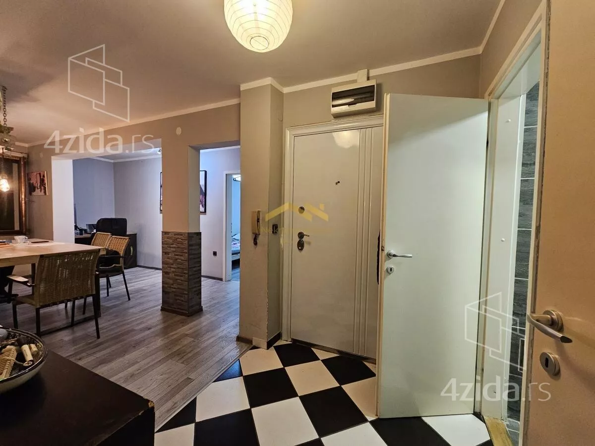 Četvorosoban stan | 4zida