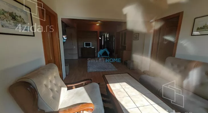 Četvoroiposoban stan | 4zida