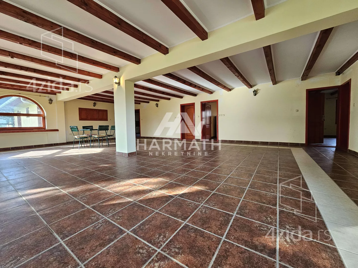 Poslovna zgrada | 4zida