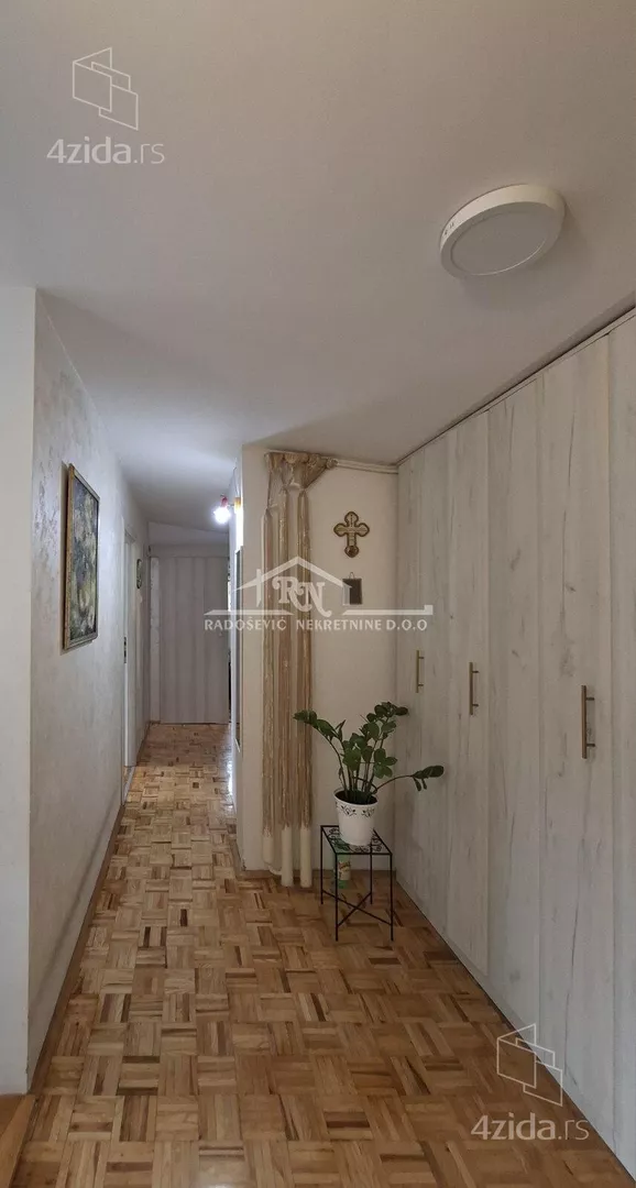 Troiposoban stan | 4zida