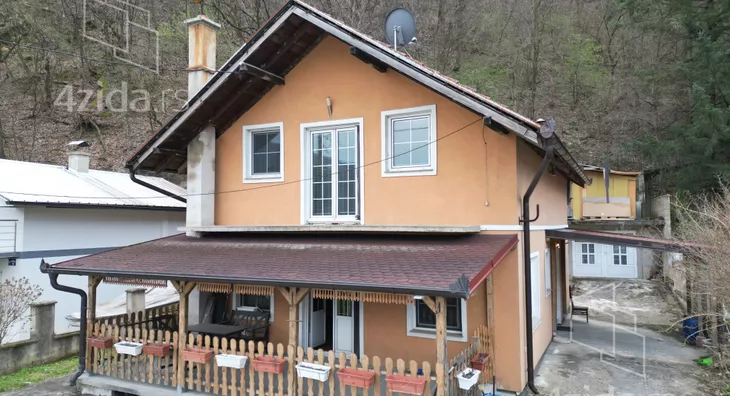 3-etažna kuća | 4zida