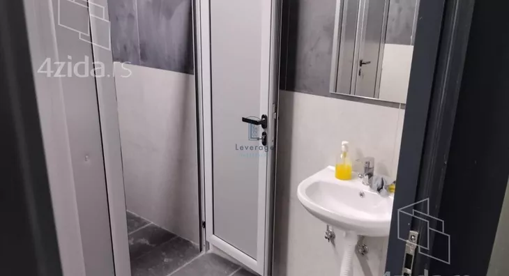 Šestosoban stan | 4zida