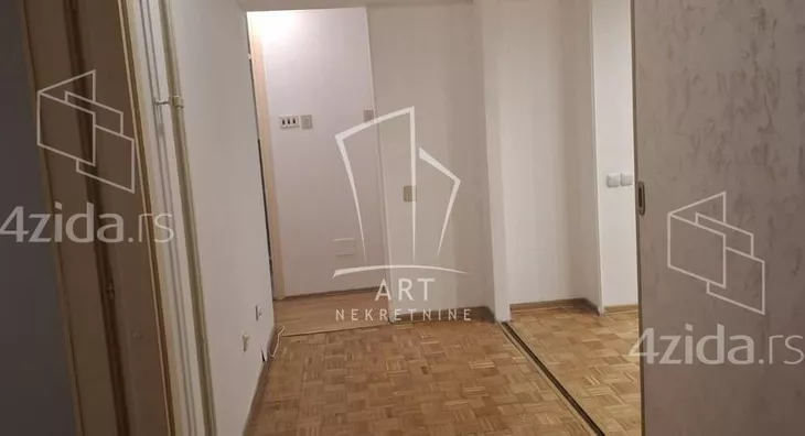 Četvoroiposoban stan | 4zida