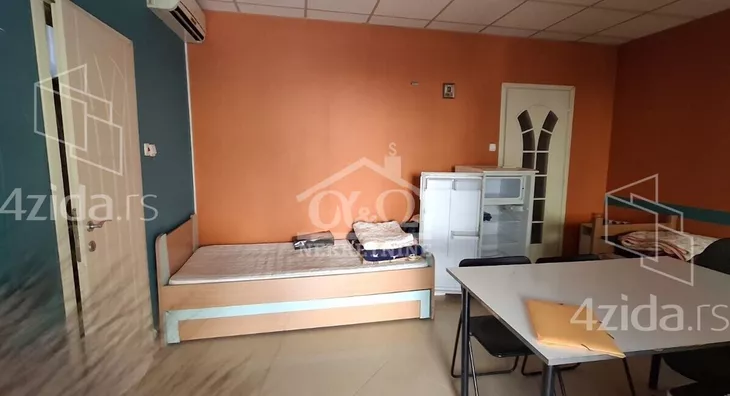 Poslovna zgrada | 4zida