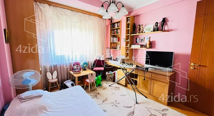 Petosoban stan | 4zida