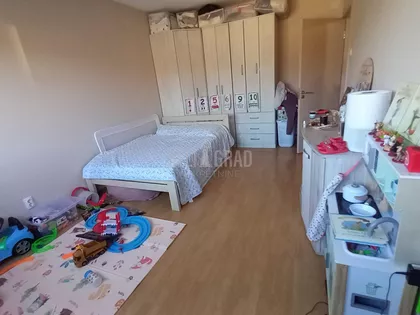 Milana Uzelca | 4zida.rs