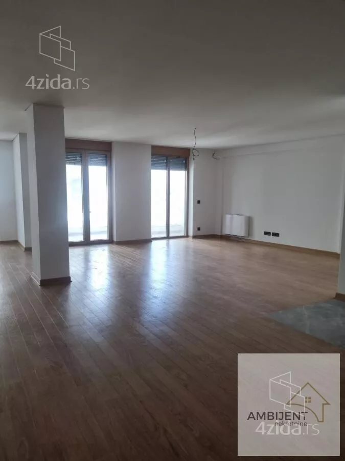 Četvoroiposoban stan | 4zida