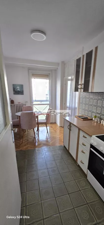 Kalenić pijaca | 4zida.rs