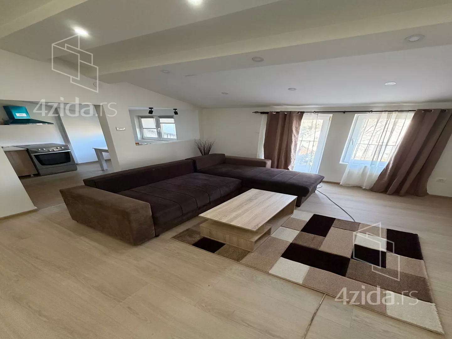 Dvoiposoban stan | 4zida