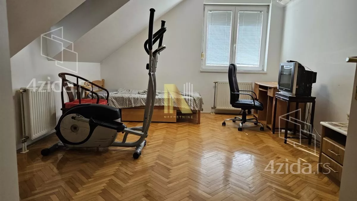 Četvoroiposoban stan | 4zida