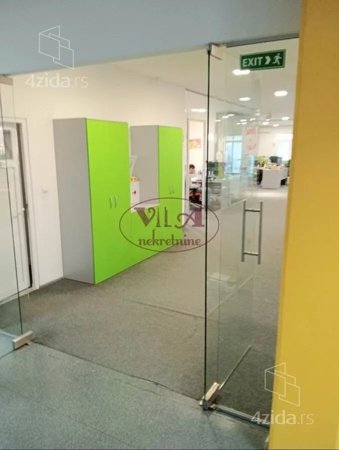 Poslovna zgrada | 4zida