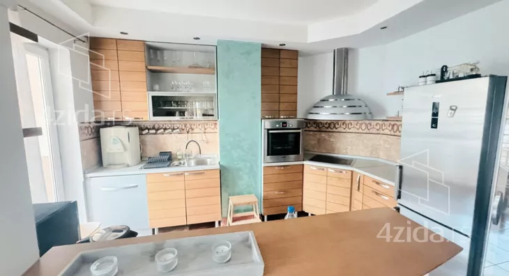 Četvoroiposoban stan | 4zida